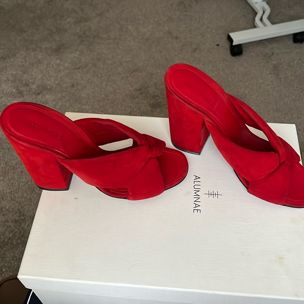 Title: ALUMNAE Style 356 Block Heel Mules in Rosso Red Camoscio